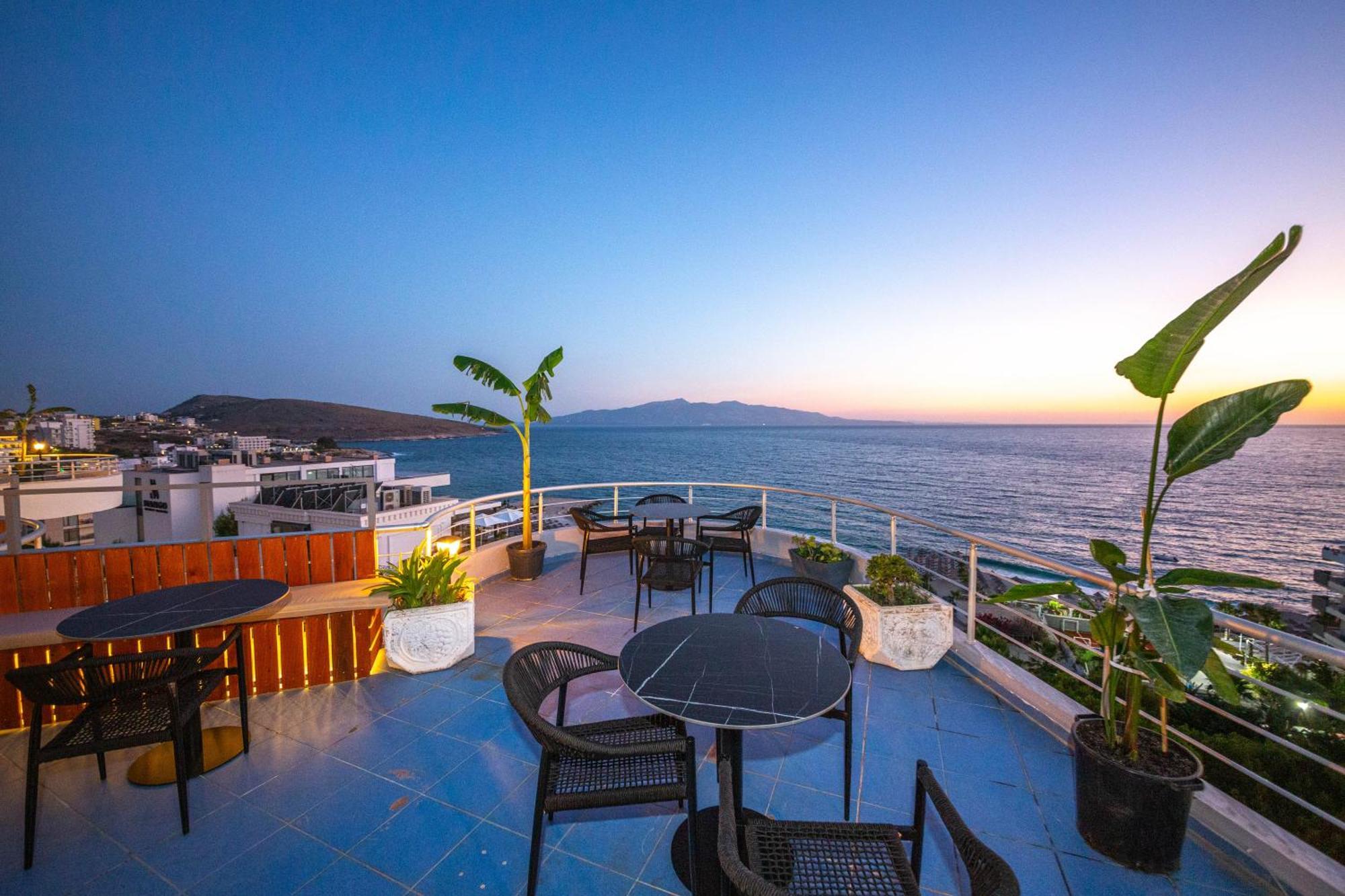 Hotel Sea Breeze Sarandë 외부 사진