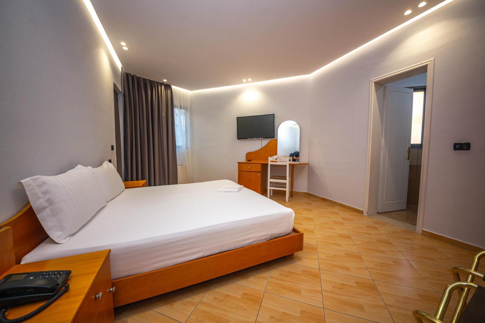 Hotel Sea Breeze Sarandë 외부 사진