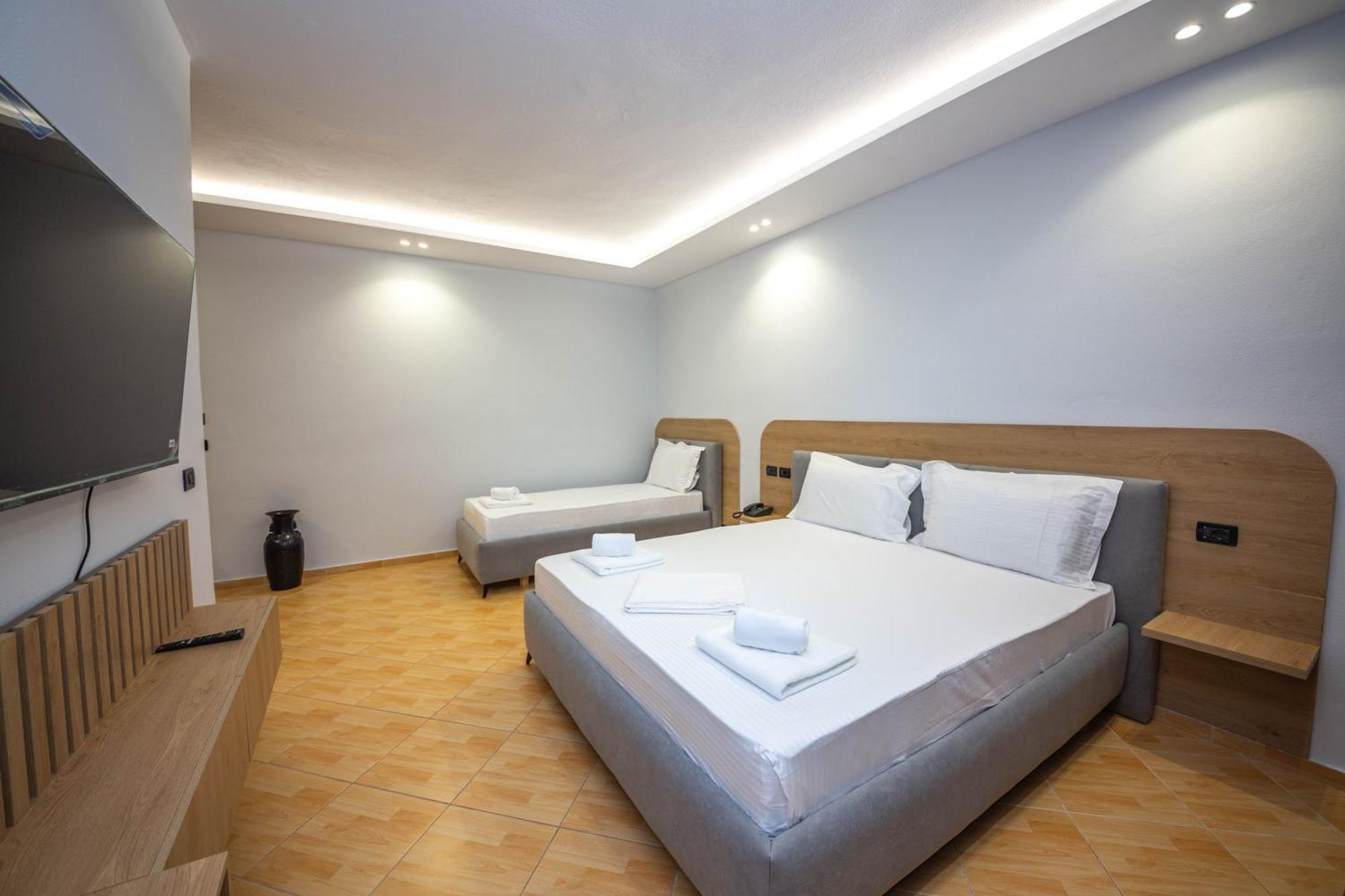 Hotel Sea Breeze Sarandë 외부 사진