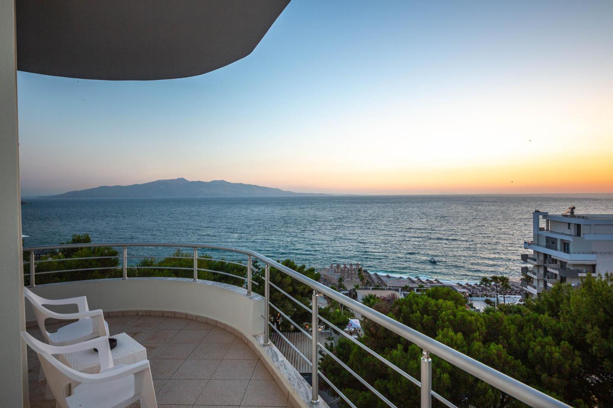 Hotel Sea Breeze Sarandë 외부 사진