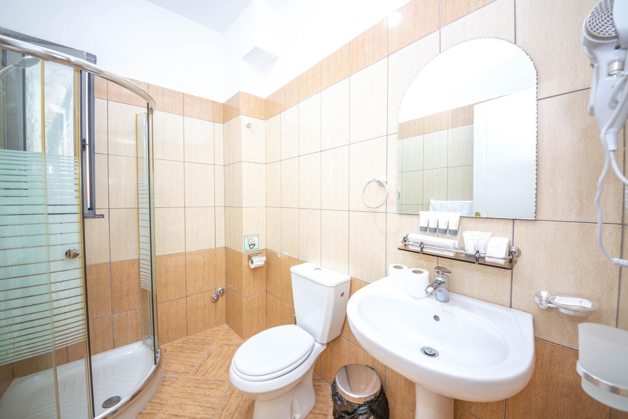 Hotel Sea Breeze Sarandë 외부 사진