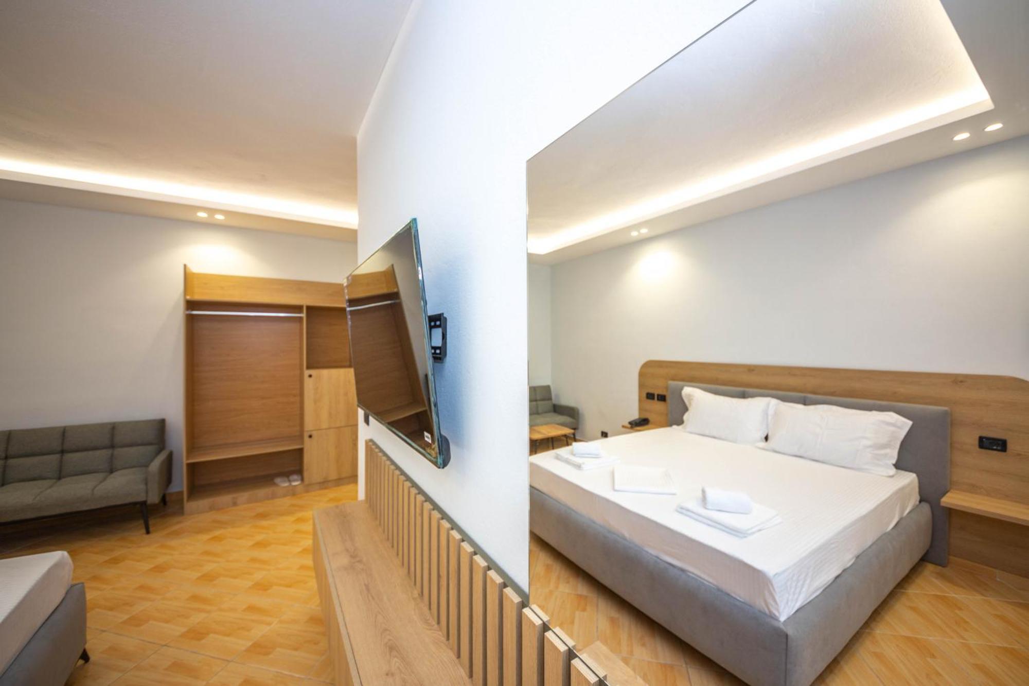 Hotel Sea Breeze Sarandë 외부 사진